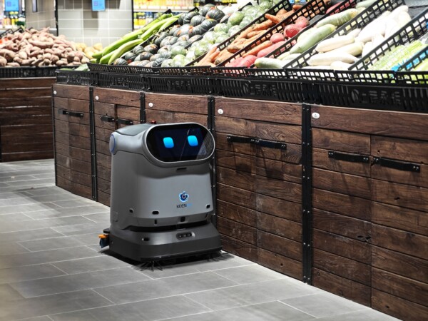 Keenon Kleenbot C40S bei der autonomen Bodenreinigung Keenon Kleenbot C40S bei der autonomen Bodenreinigung